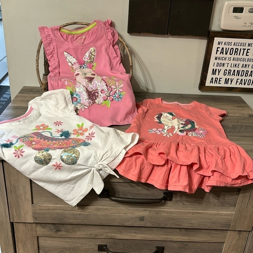PRE OWNED CYNTHIA ROWLEY LOT OF 3 SEQUIN GRAPHIC GIRL'S SIZE 4 TEE SHIRTS